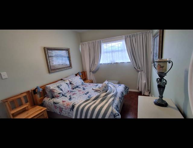 2 bed property to rent in STRAND